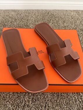 Hermès Oran Sandals in Gold Size 38.5